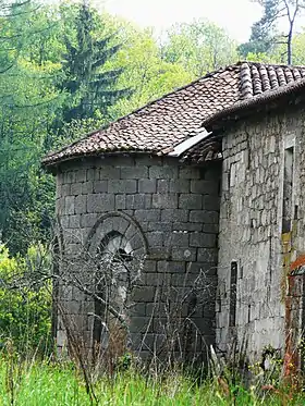 Le chevet de l'ancienne chapelle de Badeix.