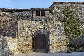 Le porche d'entrée du château