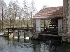 Roue à aubes du moulin-brosserie Autin.