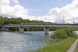 Le pont du Maréchal-Juin depuis la rive gauche de la Seine.