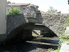 Le vieux pont de la Pède à Saint-Floret.