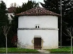 Le pigeonnier du bourg.