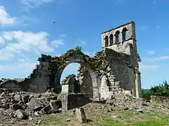 Les ruines de l'église du Vieux Bourg de Saint-Geniez-ô-Merle.