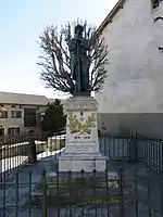 Poilu au repos (monument aux morts)