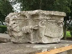 Vestige de l'ancienne église, détruite en 1944.