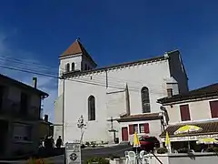 La façade sud de l'église Saint-Germain.