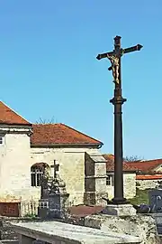Croix de cimetière et table des morts.