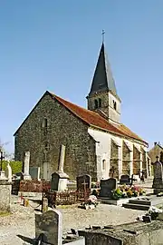 Façade ouest dans l'enclos paroissial.