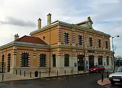 Le bâtiment voyageurs de la gare de Saint-Germain-en-Laye-Grande-Ceinture, en Île-de-France.