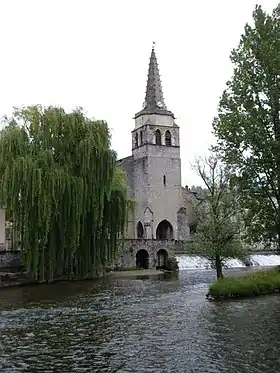 Église Saint-Girons, les arbres ont depuis été abattus....