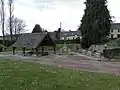 La fontaine Sainte-Marie-Madeleine et les lavoirs attenants.