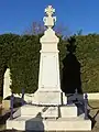 Le monument aux morts près de la mairie (fév. 2010)