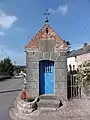 Chapelle dans la rue principale du bourg.