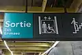 Signalétique trilingue français, anglais et breton dans la station La Courrouze.