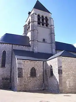 Église Saint-Jean-Baptiste (côté nord), Saint-Jean-de-Braye, avril 2010.