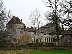 L'ancien prieuré depuis le vieux pont