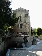 Aperçu d'un des lavoirs situé au pied de l'église.