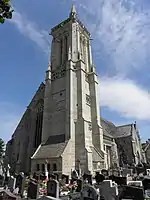 Saint-Jean-du-Doigt : église paroissiale, la tour (clocher).