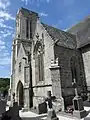 Saint-Jean-du-Doigt : église paroissiale, tour, porche et chapelle méridionale.