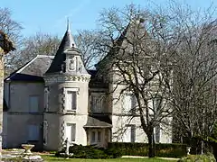 Le château de Laubertie.