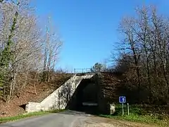 Pont de l'ancienne voie de chemin de fer.