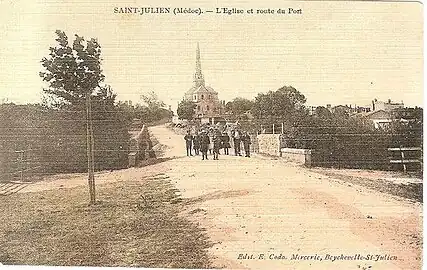 La route du port de Saint-Julien vers 1910.