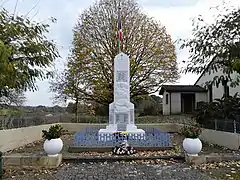 Le monument aux morts.