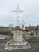 La croix principale du cimetière.