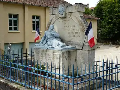 Le monument aux morts.