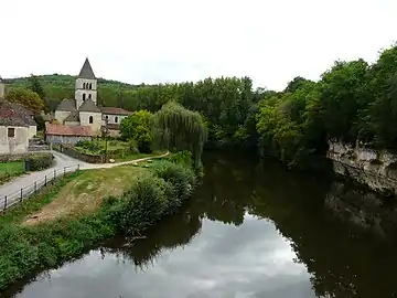 La Vézère au niveau du bourg.