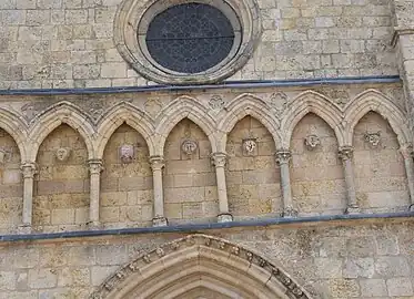 Détail des sculptures de la façade.