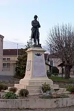 Poilu baïonnette au canon (d) (monument aux morts)