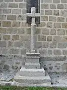 Croix au chevet de l'église.