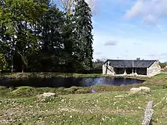 Lavoir au sud-est du bourg.