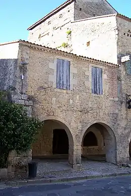 Maison attenante au Relais Henri IV, ouest, déjà inscrite individuellement (sept. 2011)44° 33′ 54,4″ N, 0° 13′ 29,6″ O