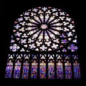 Le vitrail de l'abside de la cathédrale Saint-Vincent.
