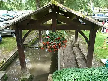 Le lavoir du bourg sur le ruisseau de Barbeyrol.