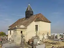 Vue d'une église de biais