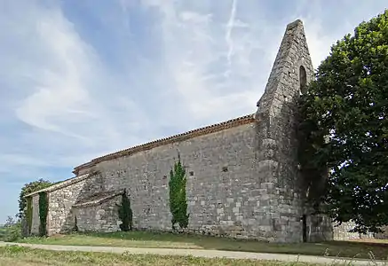 Côté nord de l'église depuis la façade occidentale