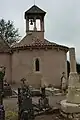 L'église dans son cimetière