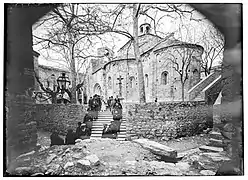 Procession devant l'église (fin XIXe siècle - début XXe siècle).