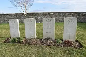 Les tombes de soldats duRoyal Munster Fusiliers (en) tombés le 2 septembre 1918.