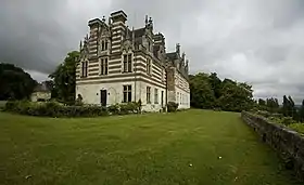 Le château d'Ételan.