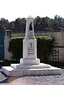 Le monument aux morts à l'arrière de l'église (août 2012)