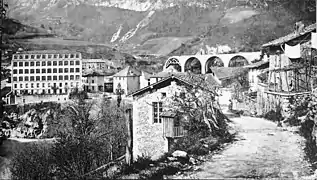 Saint-Nazaire-en-Royans en 1877 : construction de l'aqueduc du canal de la Bourne, réalisé pour l'irrigation de la plaine valentinoise.