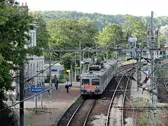 Élément Z 6100 à quai en direction de Creil.