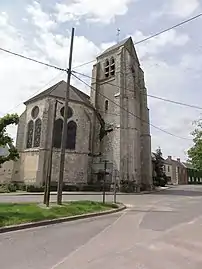 L'église à Saint-Péravy.