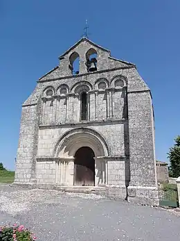 La façade de l'église