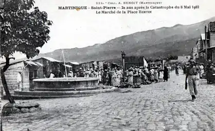 Le marché de la place Bertin en 1922.