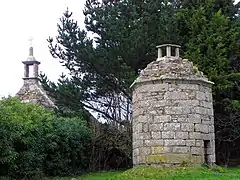 Pigeonnier et chapelle Saint-Charles-Borromée, Kérigou - Trégondern.